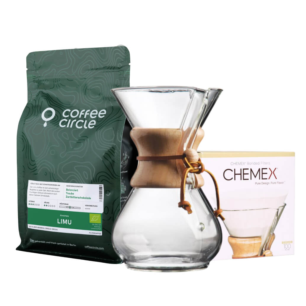 Chemex-Kaffeekaraffe & Kaffee im Set mit 6 Tassen Kanne, Papierfiltern und Filterkaffee Limu in grünem Beutel.