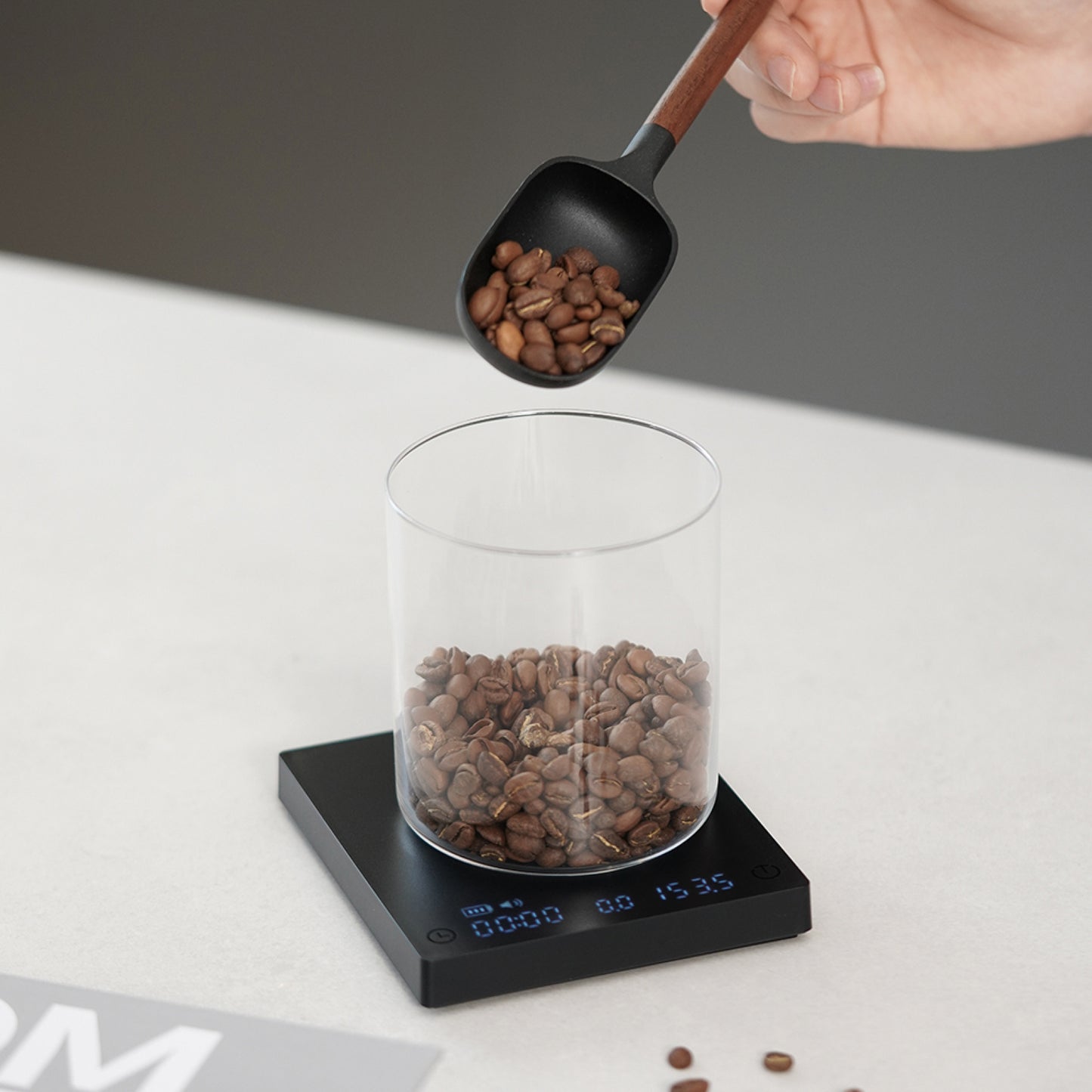 Timemore Black Mirror Mini Waage mit Kaffeebohnen, digital, wasserdicht und wiederaufladbar über USB-C