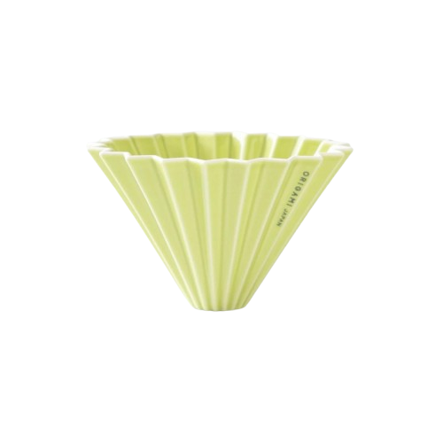 Origami Handfilter Dripper Set aus Porzellan in hellgrün, inspiriert von japanischem Papierfalten.
