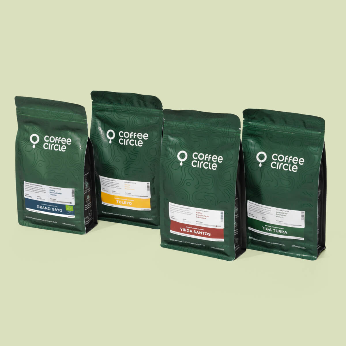 Vollautomaten Probierset mit vier Sorten Kaffee von Coffee Circle in grünen Verpackungen standing upright.