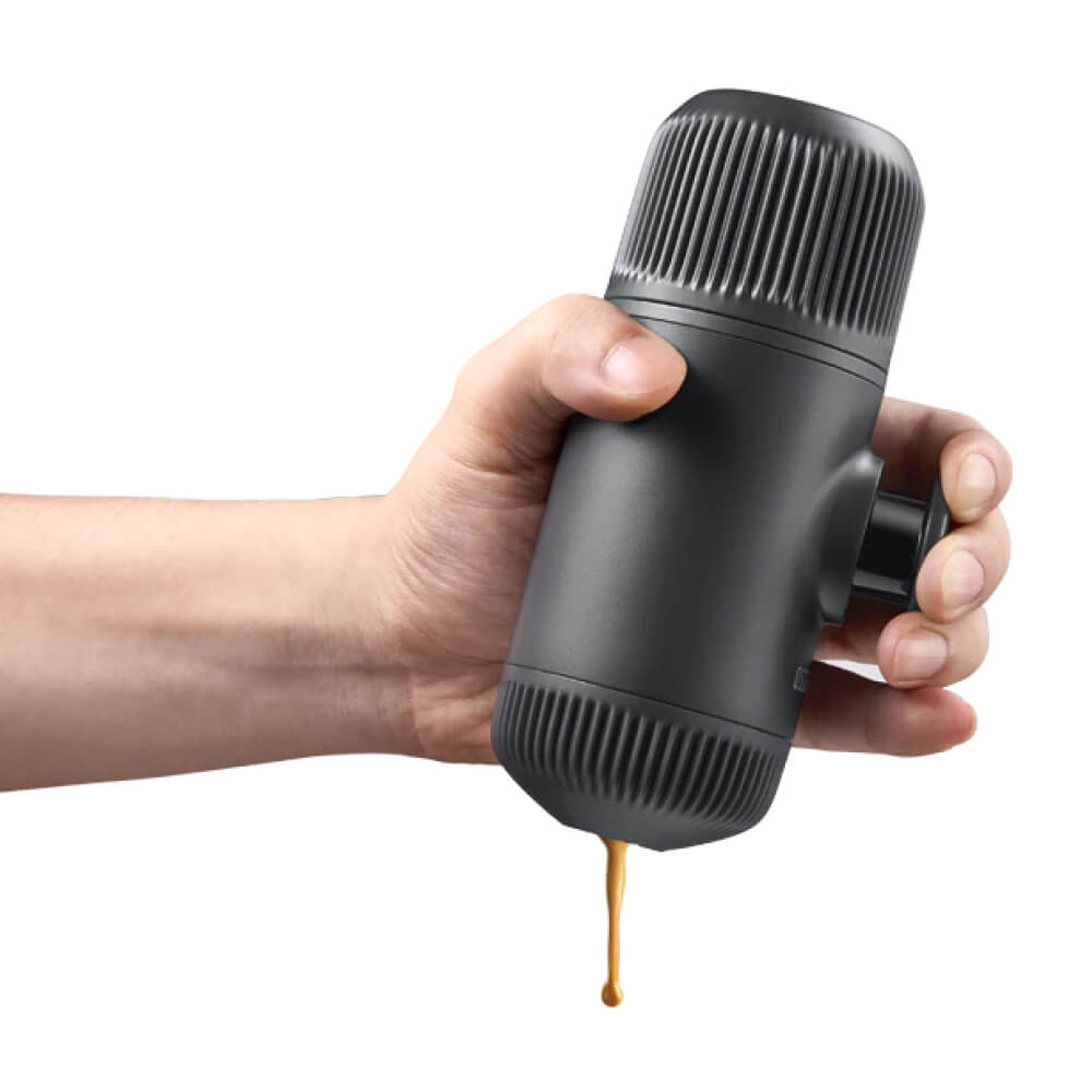 Wacaco Nanopresso Espressozubereiter handlich mit starkem Druck und 80 ml Wasserkapazität beim Camping