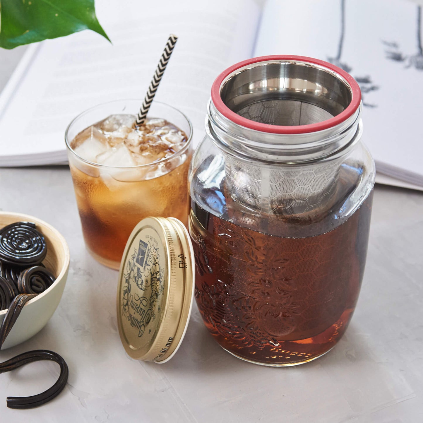 Brewjar & Cold Brew Kaffee Set mit Brewjar und 1 kg Karibu Kaffee für einfachen Cold Brew Genuss.