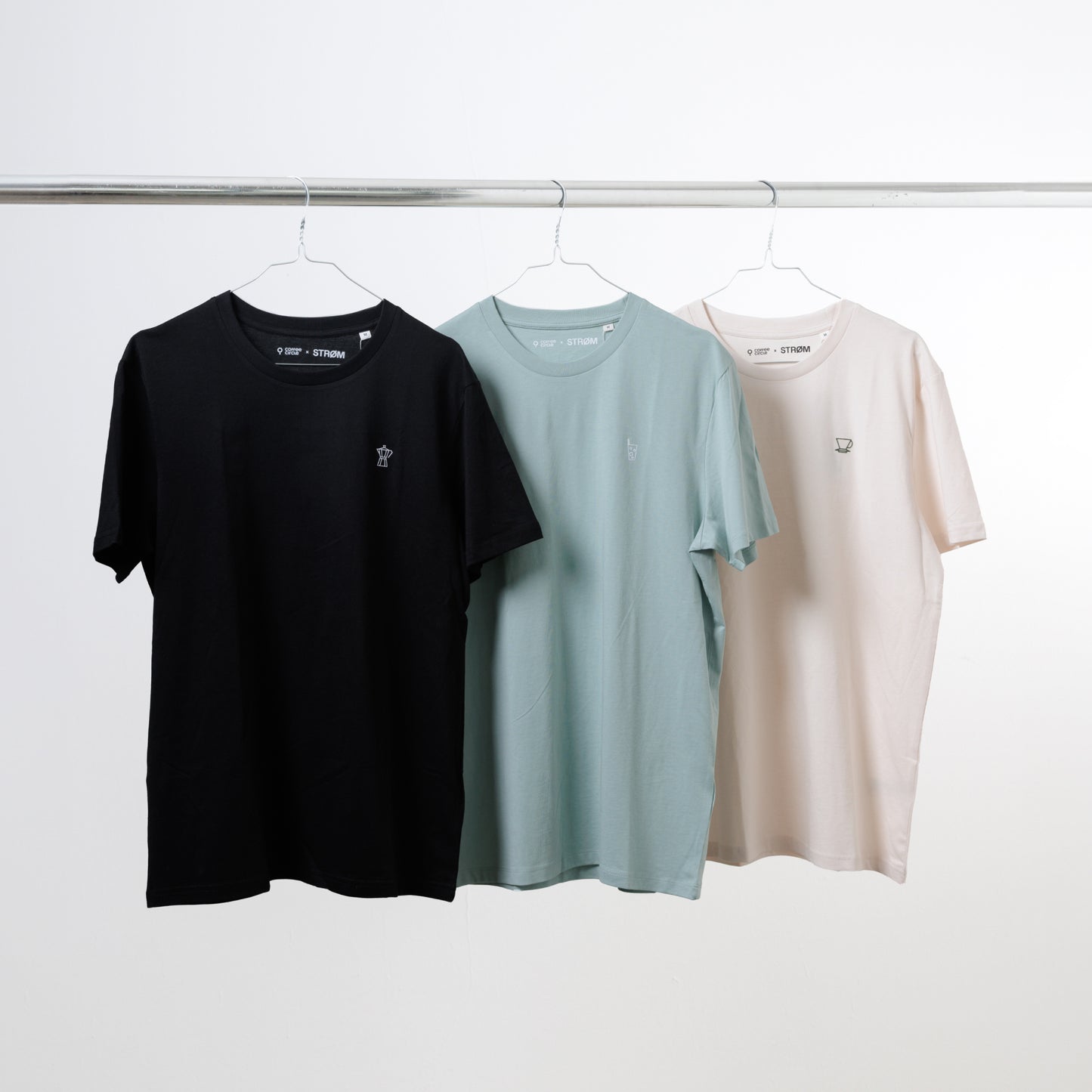 Coffee Circle T-Shirt – Limited Edition in Schwarz, Grün und Beige aus 100% Bio-Baumwolle nachhaltig gefertigt.