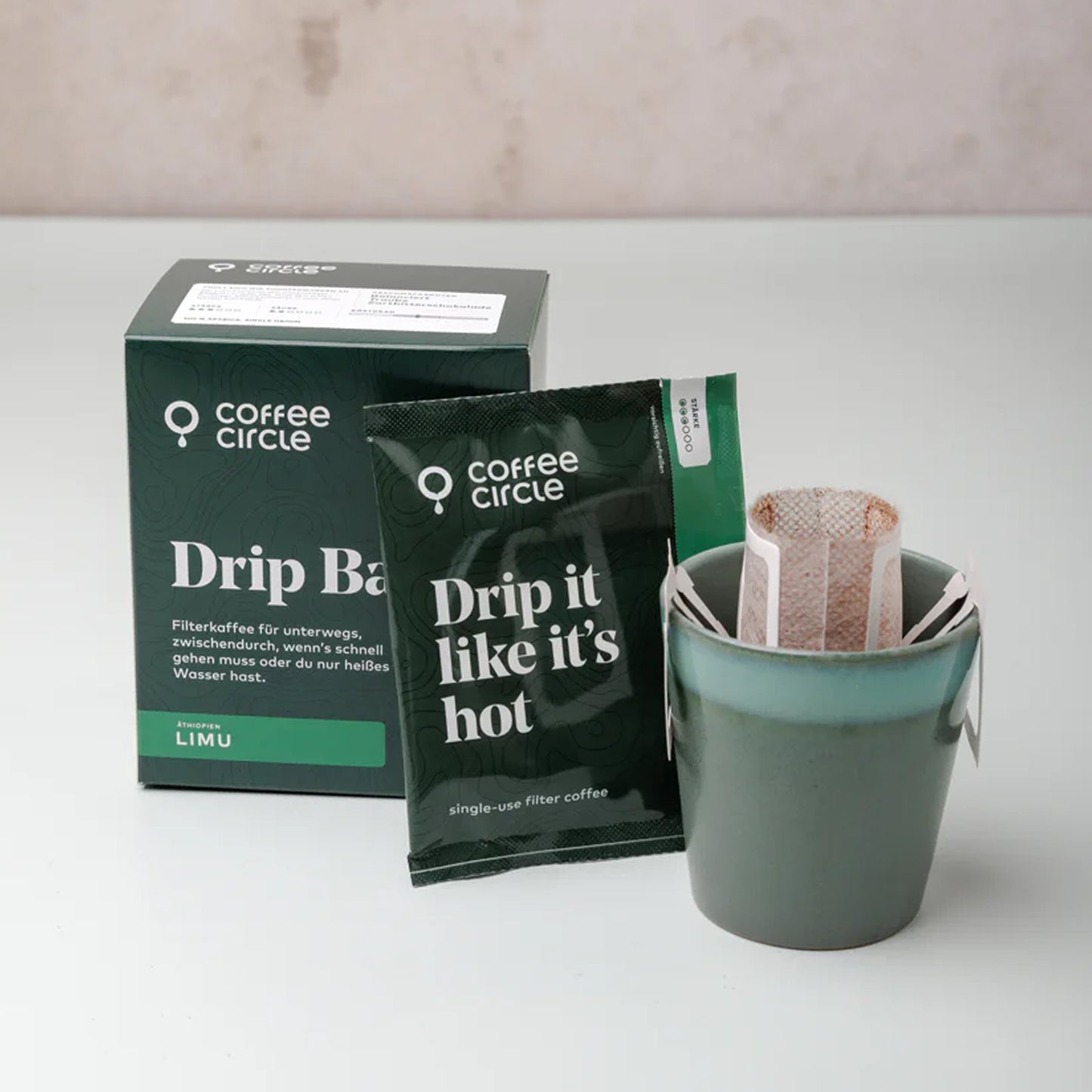 Drip Bags – Filterkaffee für unterwegs, einfach mit heißem Wasser und Tasse zubereitet.