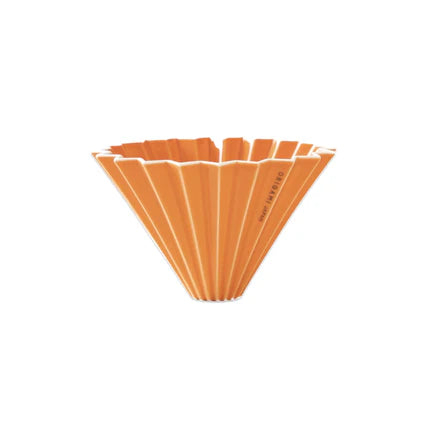 Origami Handfilter Dripper M orangefarben mit Rillen, geeignet für aromatischen Filterkaffee, 2 bis 4 Tassen.
