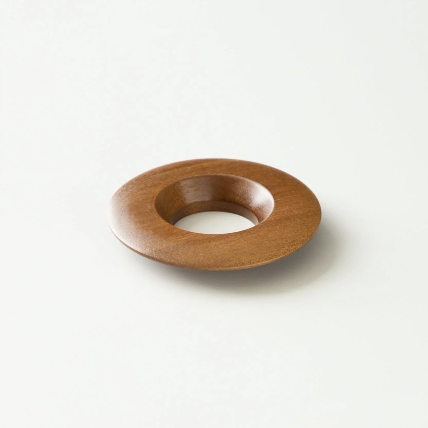 Origami Dripper Halter aus Akazienholz für Origami Dripper Größe S und M mit 55-65 mm Durchmesser.