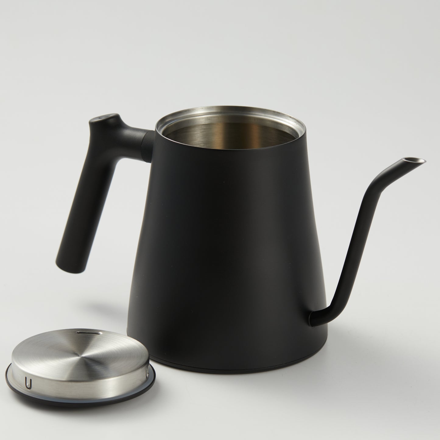 Varia AURA Wasserkessel mit ergonomischem Schwanenhals, variable PID-Temperatureinstellung und 0,8 Liter Volumen.