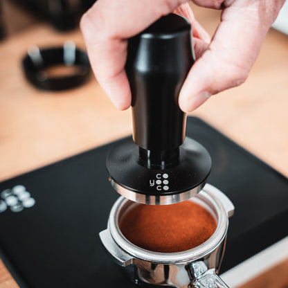 Pressure-regulating Tamper