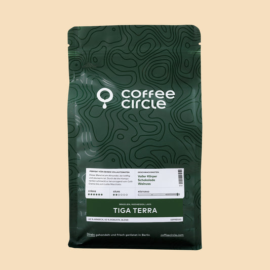 Tiga Terra Kaffee & Espresso von Coffee Circle, ideal für Vollautomaten, mit kräftigem Aroma und Schokoladennoten.