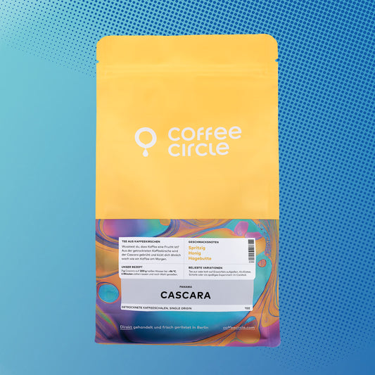 Cascara Tee von Coffee Circle in orange-lila Verpackung mit 100 g getrockneten Kaffeeschalen.