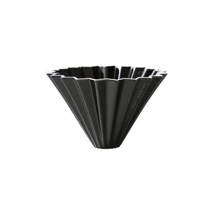 Origami Handfilter Dripper M aus Porzellan in Schwarz, geeignet für aromatischen Filterkaffee.